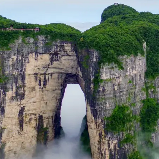 Lo más destacado de la esencia de Zhangjiajie en 1 día privado: montaña Tianmen, puente de cristal del Gran Cañón y el espectáculo The Romance