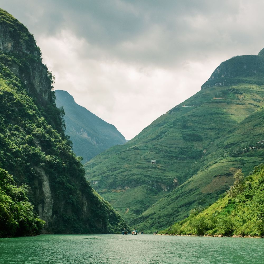 17-Day 16-Night Water-Land Pilgrimage: Shanghai, Zhangjiajie, Guilin, Yangtze Cruise, Xi'an & Beijing China Panoramic Group Tour