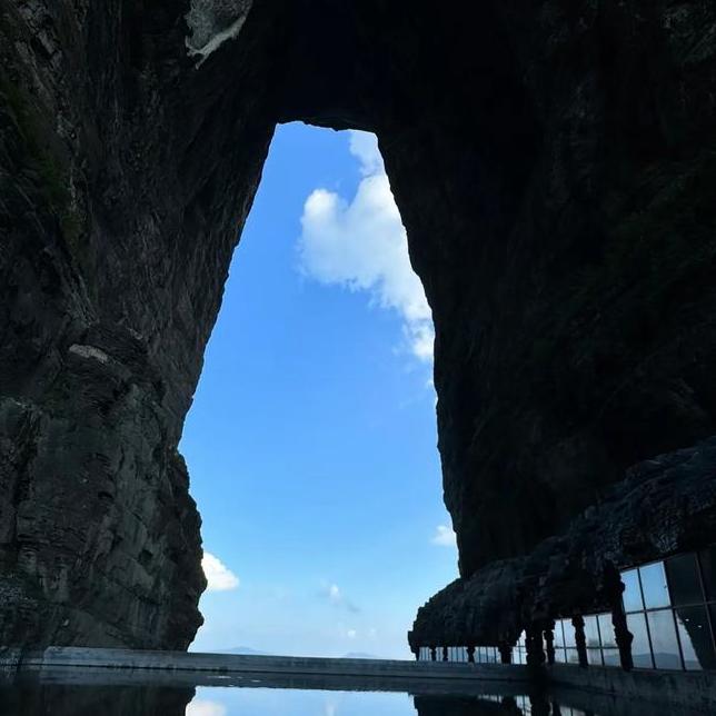 1-Day Private Zhangjiajie Essence Highlights: Tianmen Mountain, Grand Canyon Glass Bridge & The Romance Show