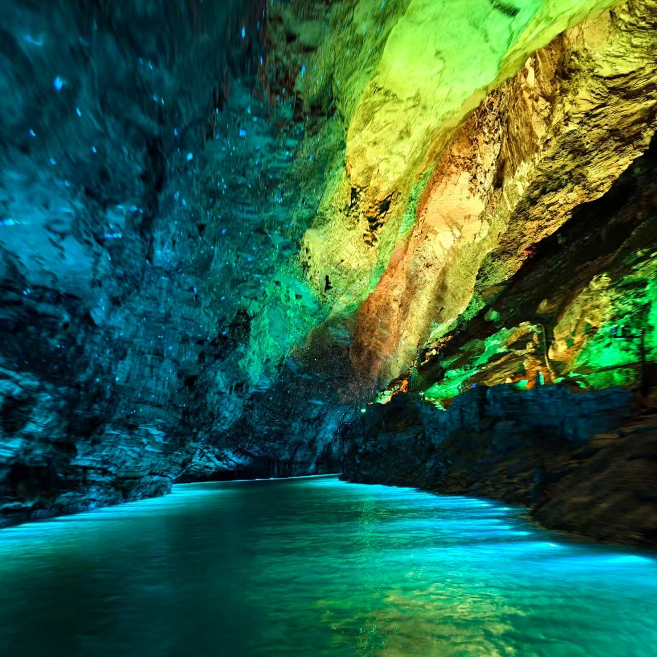 8-Day 7-Night Western Hunan Premier Tour: Zhangjiajie Peaks, Furong Waterfall Town & Fenghuang Ancient Town All-in-One